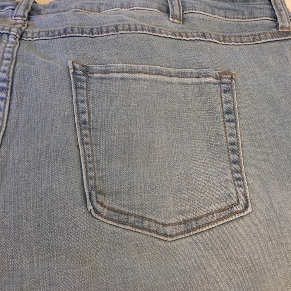 Denim 24/7 • Plus Size Stretch Denim Shorts - Picture 4 of 8